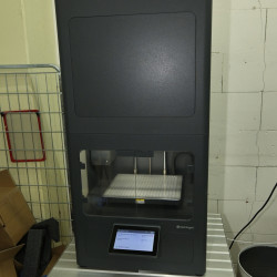 markforged-metal-x-l01-3d-printer-aukt-br-01.jpg
