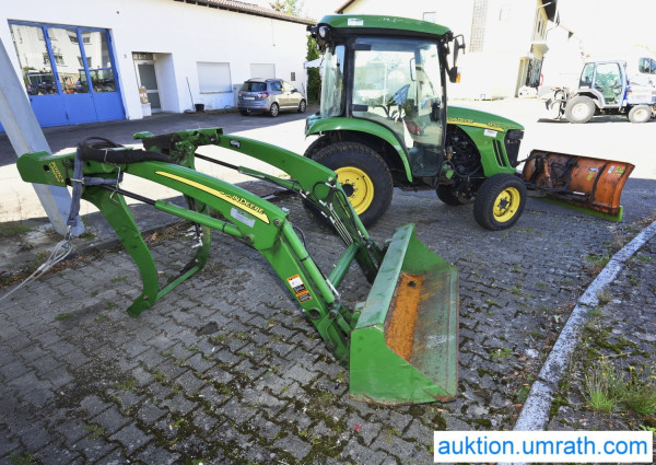 john-deere-3520-h2086-aukt-br-00.jpg